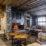 M De Hotel