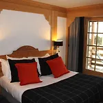 M De Hotel