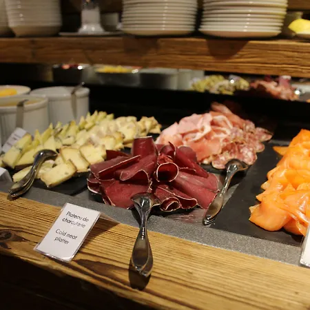 M De Готель Межев