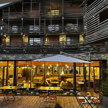 M De Hotel 5*